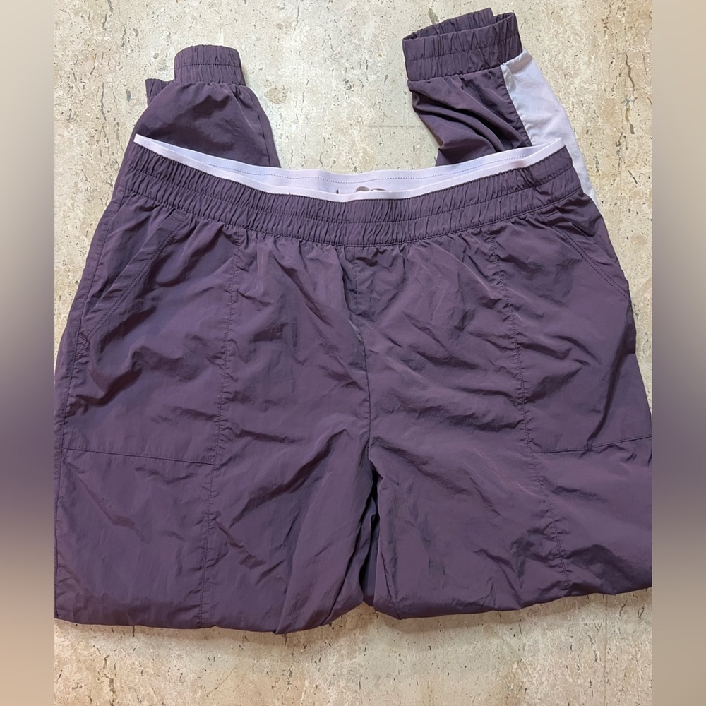 Women’s Reebok Windbreaker Pants Size Medium